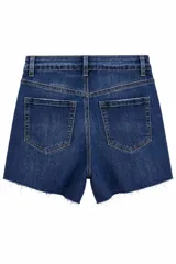 Short de denim con lycra y dobladillo desmechado.
