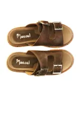 Sandalias negras de cuero con plataforma track y doble tira con hebillas ajustables.