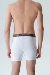 Boxer blanco con elástico negro en la cintura con la marca Carouomo estampada en blanco.