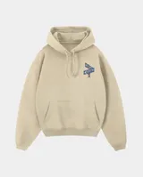 Canguro con capucha y bolsillo frontal tipo canguro, en color beige. Presenta un pequeño estampado en el pecho con diseño de carteles de calle en azul.