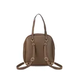 Mochila color bordó con doble asa superior, correas traseras regulables y bolsillo frontal con cierre. Se puede usar como mochila o como cartera.