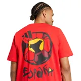 Remera de algodón color rojo con cuello redondo y mangas cortas. Presenta un logo de Adidas estampado en el centro del pecho con un diseño artístico de trazos irregulares en tonos amarillo y bordó.