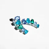 Par de aros plateados con cristales engarzados en tonos azules y verdes.