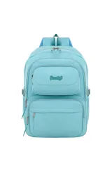 Mochila Trendy color celeste, con múltiples compartimentos con cierre, asas acolchadas y ajustables, y logo de la marca en el bolsillo frontal superior.