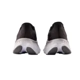 Championes de running New Balance Fresh Foam X More V4, color negro con logo "N" en marrón y suela blanca con tecnología Fresh Foam X.