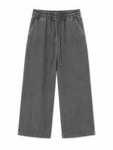 Pantalon de denim color gris oscuro con efecto acid wash, corte recto y amplio, cintura elastizada con cordón ajustable y bolsillos laterales.