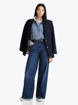 Zapatillas Tommy Hilfiger de diseño color block con paneles de malla, exterior e interior de poliéster, plantilla extraíble de poliuretano y caucho termoplástico, suela de EVA, panel metálico en el talón y monograma TH en la lengüeta y lateral.