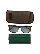 Lentes de sol RKF modelo Bolzano, con armazón de acetato de celulosa con patrón carey en tonos marrones y negros, y cristales oscuros polarizados.