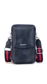 Bandolera porta celular color suela, con bolsillo frontal con tapa y cierre perimetral. Incluye correa de galón regulable y desmontable, bolsillos interiores para documentos, reparticiones para tarjetas y billetes.