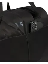 Bolso deportivo Under Armour Studio Lite Duffle negro con logo gris. Tiene doble asa de mano y correa de hombro ajustable. Incluye cierre principal con doble cursor y bolsillos frontales.