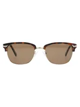 Lentes de sol estilo clubmaster con marco superior de acetato en estampado carey y puente y bordes inferiores metálicos en tono dorado. Cuentan con cristales polarizados de color marrón con protección UV.