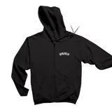 Campera negra con cierre frontal completo, capucha con cordones ajustables y bolsillos tipo canguro. Presenta un pequeño logo estampado en el pecho con letras estilo graffiti en tonos blanco, amarillo y violeta.