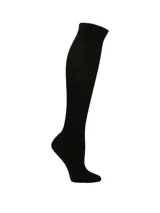 Medias largas de caña alta, color negro, con textura acanalada, diseñadas especialmente para usar con botas.