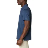 Polo de manga corta Columbia con tecnología Omni-Wick, confeccionado en tejido técnico hidroabsorbente de color azul marino jaspeado. Presenta cuello clásico con cierre de botones y logo de la marca bordado en el pecho.