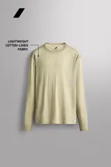 Remera manga larga Zara Athleticz de color beige, con cuello redondo y costuras visibles en los hombros.