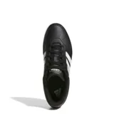 Championes Adidas Hoops 4.0 de diseño urbano inspirado en el básquet, confeccionados en cuero sintético negro con las icónicas tres tiras laterales en blanco y suela de goma blanca.