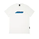 Remera blanca de manga corta con estampado frontal del logo de Santa Cruz en azul, con diseño de llamas.