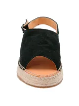 Sandalia de cuero negro estilo alpargata con plataforma revestida en yute trenzado, plantilla de cuero y tira ajustable en el talón con hebilla metálica.