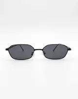 Lentes de sol con armazón metálico negro de diseño rectangular y bordes suavizados, con cristales oscuros.