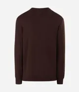 Suéter de punto Marfinno con cuello redondo y mangas largas. Presenta un diseño de rayas horizontales en tonos marrones y beige sobre una base de color marrón oscuro.