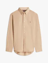 Camisa de popelín de algodón Tommy Hilfiger de corte regular, color beige, con manga larga, cuello camisero y cierre frontal de botones. Cuenta con el logo bordado en el pecho.