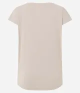 Remera deportiva de microfibra texturizada, con cuello redondo y mangas cortas. Presenta un diseño liso con recortes laterales que favorecen la ventilación.