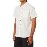 Camisa Katin Balance de manga corta en color blanco, con sutil estampado, bolsillo en el pecho y botones oscuros contrastantes.