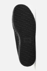 Zapatilla de cordones tipo alpargata color caqui, con capellada de piel serraje y suela de yute.