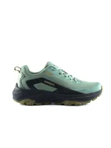 Championes de trekking Umbro Torren, color verde militar con suela negra y detalles en marrón. Presentan diseño técnico con cordones y capellada de malla transpirable.