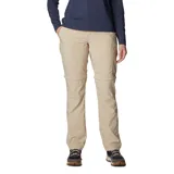Pantalón convertible beige Columbia modelo Silver Ridge Utility Trail, con perneras amovibles mediante cremallera para convertirlo en shorts, bolsillos laterales y bolsillos cargo.