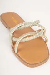 Sandalias bajas negras con múltiples tiras con apliques de brillos.