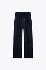 Pantalón azul marino de lino, de tiro alto con cintura elástica ajustable con cordones, bolsillos delanteros y pernera recta.