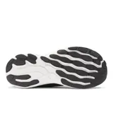 Championes de running New Balance 1080 V13, color negro con detalles en gris y blanco.