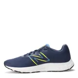 Championes de running New Balance modelo 420 V2, color azul marino con detalles en amarillo neón y celeste. Presentan una capellada de malla transpirable con refuerzos sintéticos, logo lateral característico y suela de goma con entresuela amortiguada.