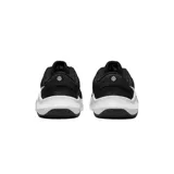 Championes Nike modelo Legend Essential 3, color negro con suela blanca y logo Swoosh en blanco. Diseño de malla transpirable con refuerzos laterales, ideal para entrenamiento.