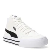Championes urbanos Puma modelo Court Classic Vulc Mid FS, de caña media, confeccionados en lona negra con la icónica franja lateral en color blanco. Presentan cierre de cordones, cuello acolchado y suela vulcanizada blanca con líneas decorativas negras.