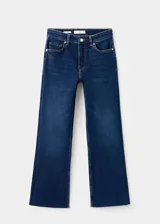 Jeans Sienna de tiro medio y diseño flare, confeccionados en tejido elástico de algodón con diseño crop, trabillas, cinco bolsillos y cierre delantero de cremallera y botón.