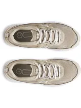 Championes Under Armour modelo Apparition Tech, color beige con detalles en blanco y gris, con amortiguación UA HOVR y diseño de running retro con detalles reflectantes.