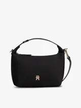 Cartera tipo hobo de Tommy Hilfiger confeccionada en nailon brillante color negro. Presenta un diseño minimalista con el monograma TH metálico en dorado en la parte frontal, cierre superior con cremallera, asa superior fija y correa cruzada extraíble con detalles en contraste.