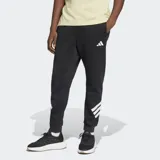 Pantalón deportivo Adidas de corte cónico, color negro con las icónicas tres tiras blancas en la parte inferior de una de las piernas y logo de la marca en el muslo. Cuenta con cintura elástica con cordón ajustable y puños acanalados.