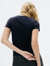 Remera verde claro de algodón, de corte clásico y mangas cortas.