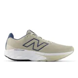 Championes New Balance modelo 520 para hombre, color gris claro con malla transpirable y detalles en azul marino. Presentan el logo "N" en azul marino y entresuela con tecnología Fresh Foam.
