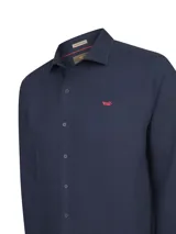 Camisa de manga larga RKF modelo Linenit de color azul navy, con cuello camisero, cierre frontal con botones a tono y detalle de logo bordado en rojo en el pecho.