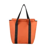 Bolso tipo shopper color naranja, confeccionado en lona resistente. Presenta correas de hombro negras con el logo de la marca estampado en contraste. Cuenta con cierre superior y diseño amplio y funcional.