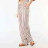 Pantalón de lino con dos bolsillos, corte ancho y diseño a rayas multicolor.