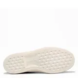 Championes urbanos Democrata modelo Yane, color blanco con detalle de logo lateral en azul marino y refuerzo en el talón color marrón. Presentan cierre con cordones y suela de goma texturizada.