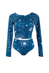 Top de manga larga con espalda baja, color azul con estampado de estrellas, planetas, ojos y soles.