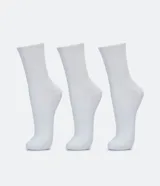 Kit de tres pares de medias deportivas blancas de caña media, con suela de toalla y tejido texturizado.