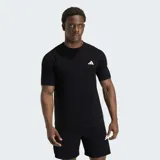 Remera Adidas Essentials Feelready de entrenamiento color negro, con cuello redondo, mangas cortas y logo de la marca en blanco estampado en el pecho.