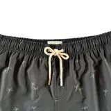 Short de baño negro con estampado sutil de palmeras, cintura elástica con cordón ajustable, bolsillos laterales y trasero. Cuenta con interior de malla hipoalergénica y tejido de secado rápido.